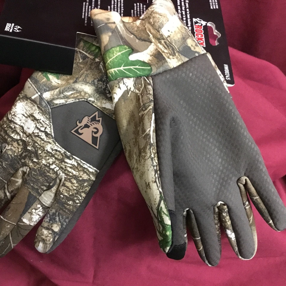 New Men’s Rocky HW00245 Realtree Camo Softshell Hunting Gloves Size Medium - Image 2 of 2