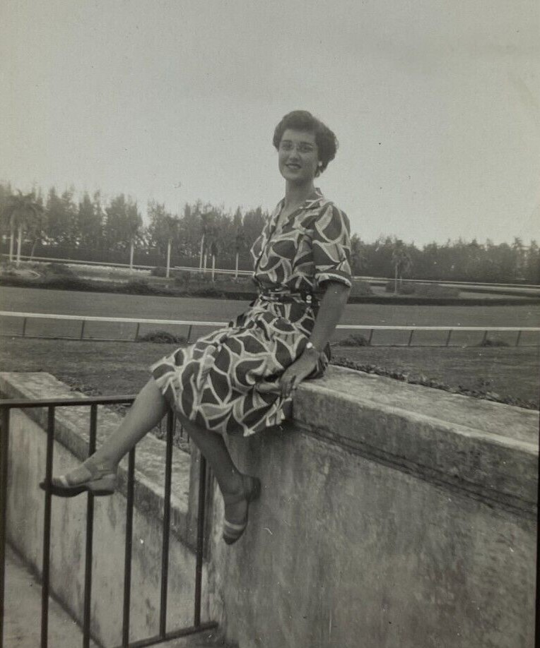 pretty woman dress horse race