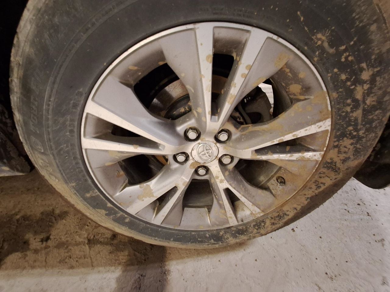 Wheel 18x7-1/2 Alloy 10 Raised 5 V Spoke Fits 14-19 HIGHLANDER 4075305