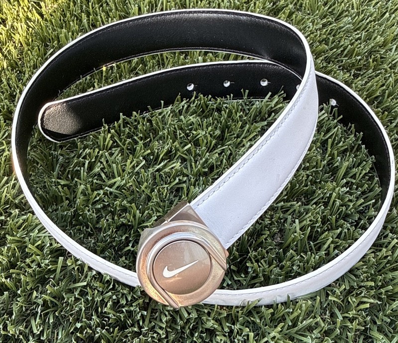 Nike Reversible Golf Belt Size Small Black/White Magnetic Ball Marker Buckle