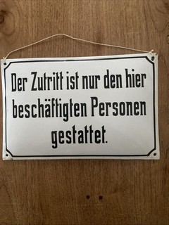 Altes Emailleschild Emailschild Schriftschild DER ZUTRITT… um 1930 Zustand 1