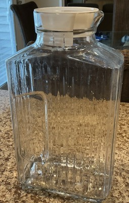 ANCHOR HOCKING GLASS BISTRO PITCHER W/WHITE STOPPER 64 OUNCE CLEAR