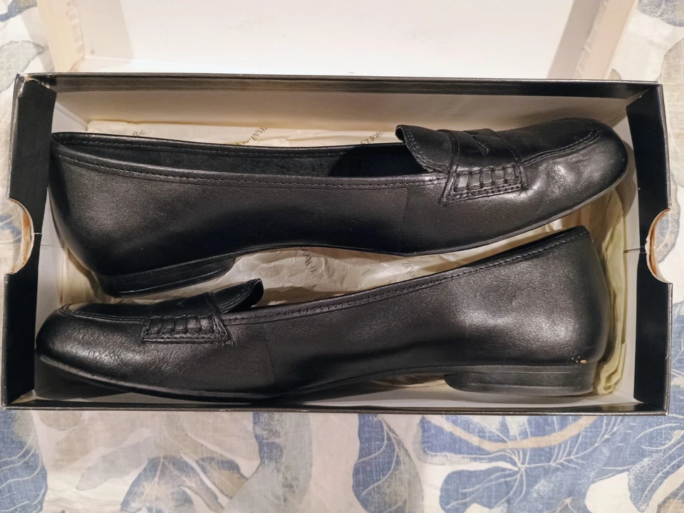 Zapatos mujer ST. John Bay talla 7,5 M color marrón puntera cerrada con tacón de 2,5 pulgadas. Foto 2 de 2