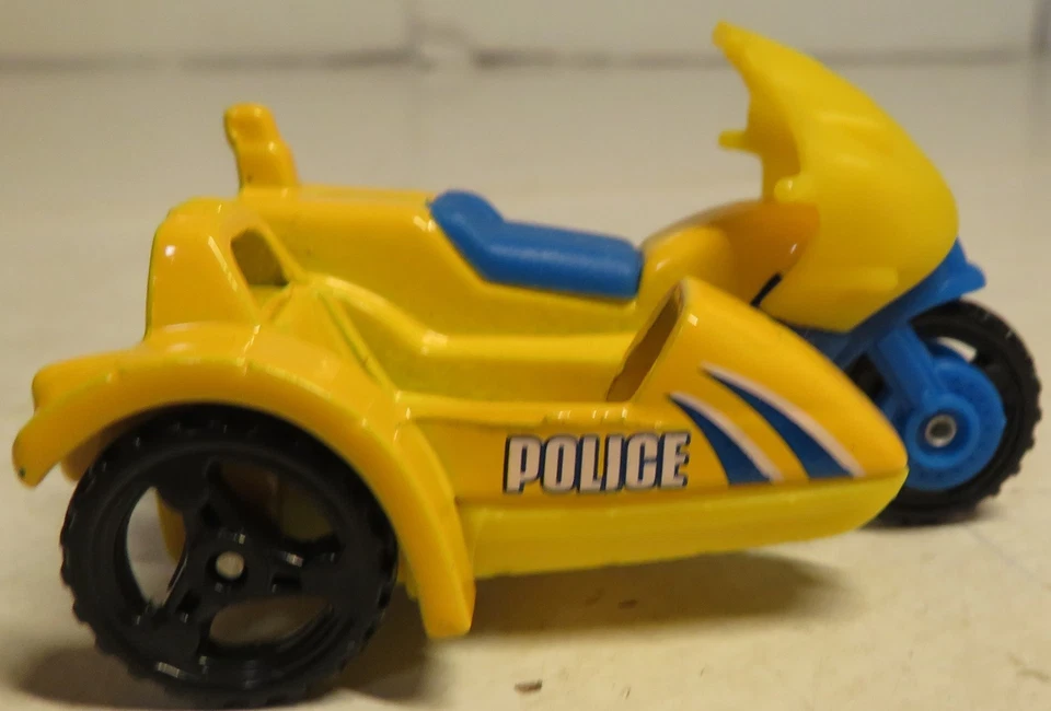 2001 Matchbox Hero City Police Motorcycle Sidecar Yellow Cycle W/ Sidecar Loose - Image 2 of 4