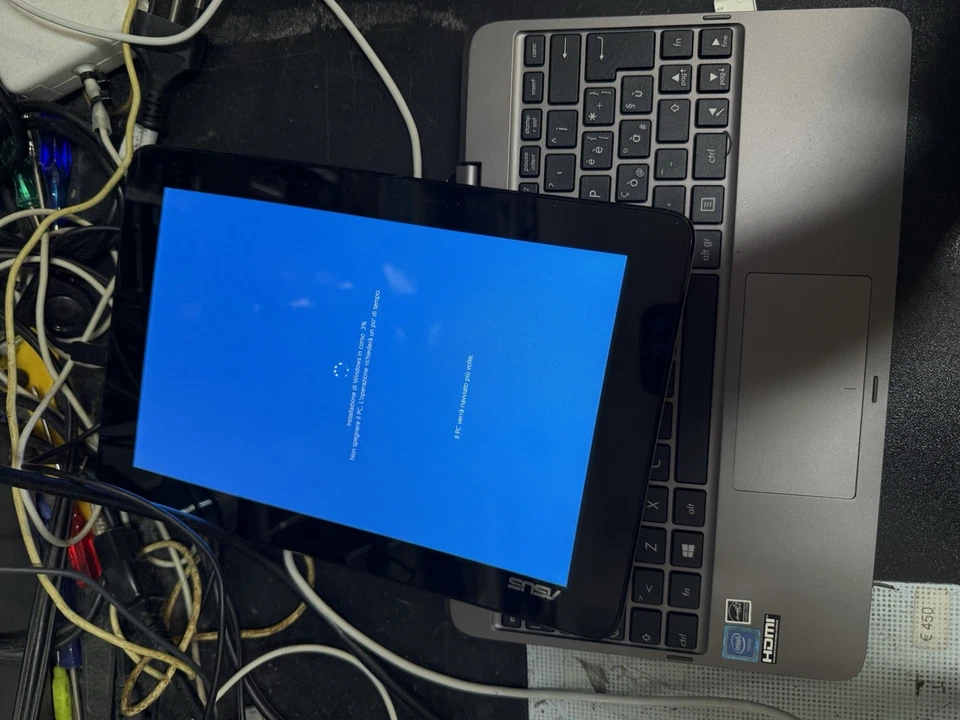 Asus T100HA-FU029T 10.1" Laptop Intel Atom X5-Z8500 4GB 64GB eMMC, Windows 10 - Immagine 3 di 4