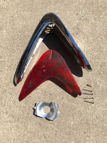 1960 Chrysler Tail Light. L/H - 第 1/12 張圖片