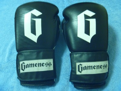 carbon strike boxing gloves