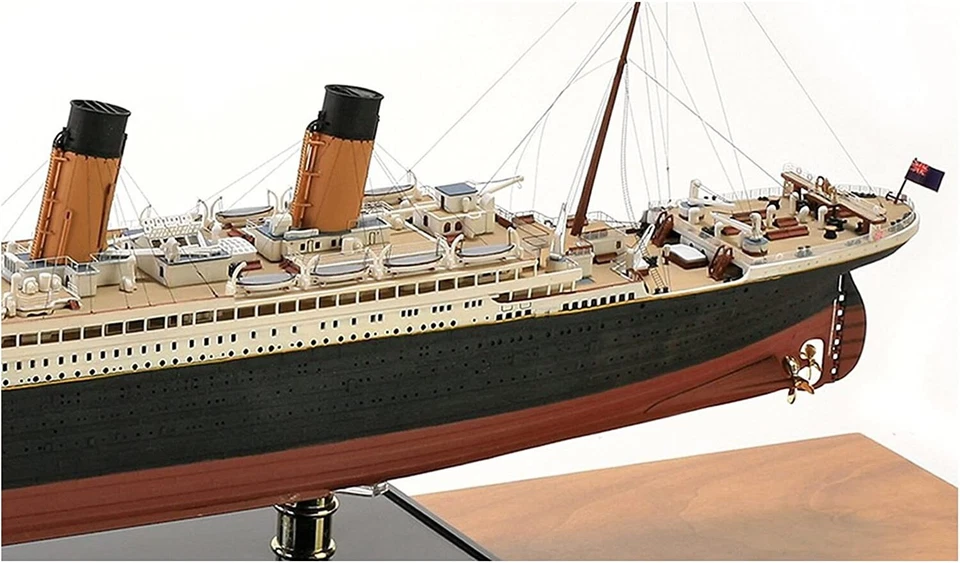 Minicraft Models RMS Titanic Deluxe Edition - Image 4 of 4