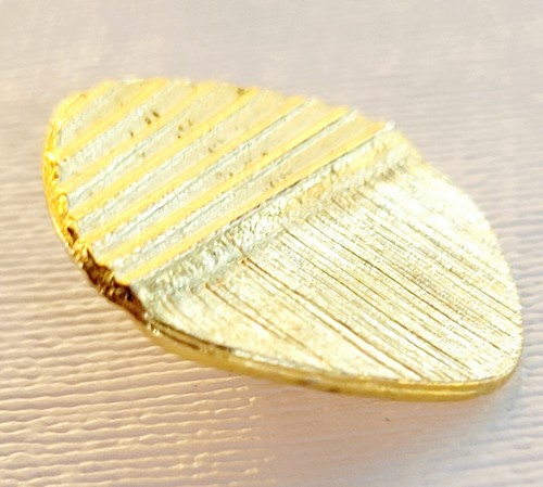 1986 Quintessential 80s Diagonal Gold Metal Button The Collection by La Mode - Bild 6 von 15