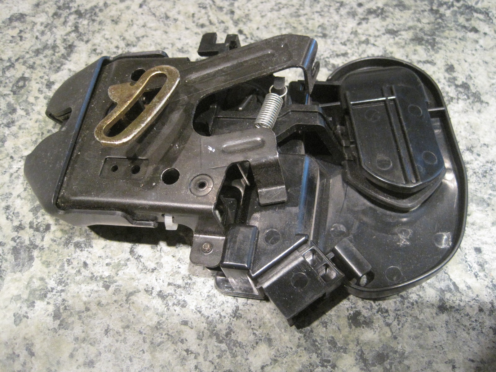 200307 HONDA ACCORD TRUNK LATCH POWER AND HAND RELEASE REAR ACTUATOR