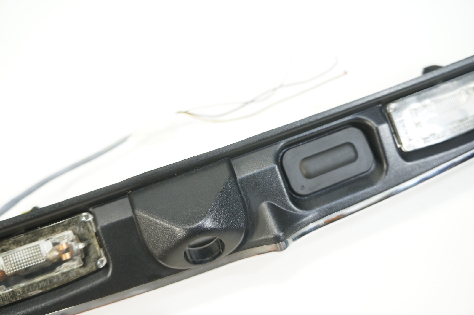 2014-2017 Maserati Ghibli M157 Trunk Deck Lid License Light Lamp Molding Cover