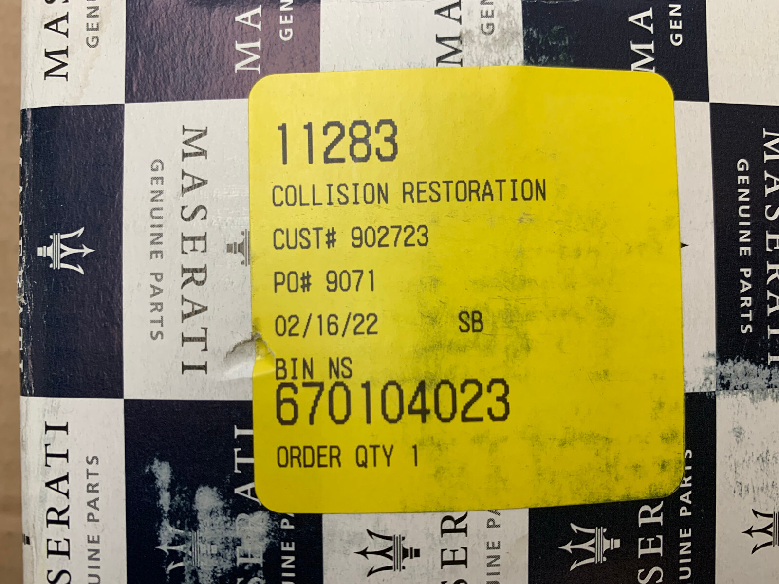 NEW! Genuine Maserati LEFT LH FRONT OUTER GLASS SCRAPER GASKET 670104023 OEM
