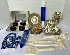 1995 PILLSBURY DOUGHBOY Bakery Set Tikes Pre Owned Partial Set 28 Pieces 2lbs