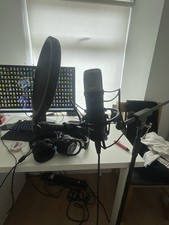 Rode NT1 Signature Series Large-Diaphragm Condenser Microphone - Black