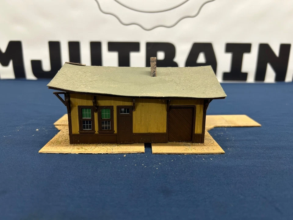 Unbranded HO Wood Passenger Station Building Yellow - Image 3 of 4