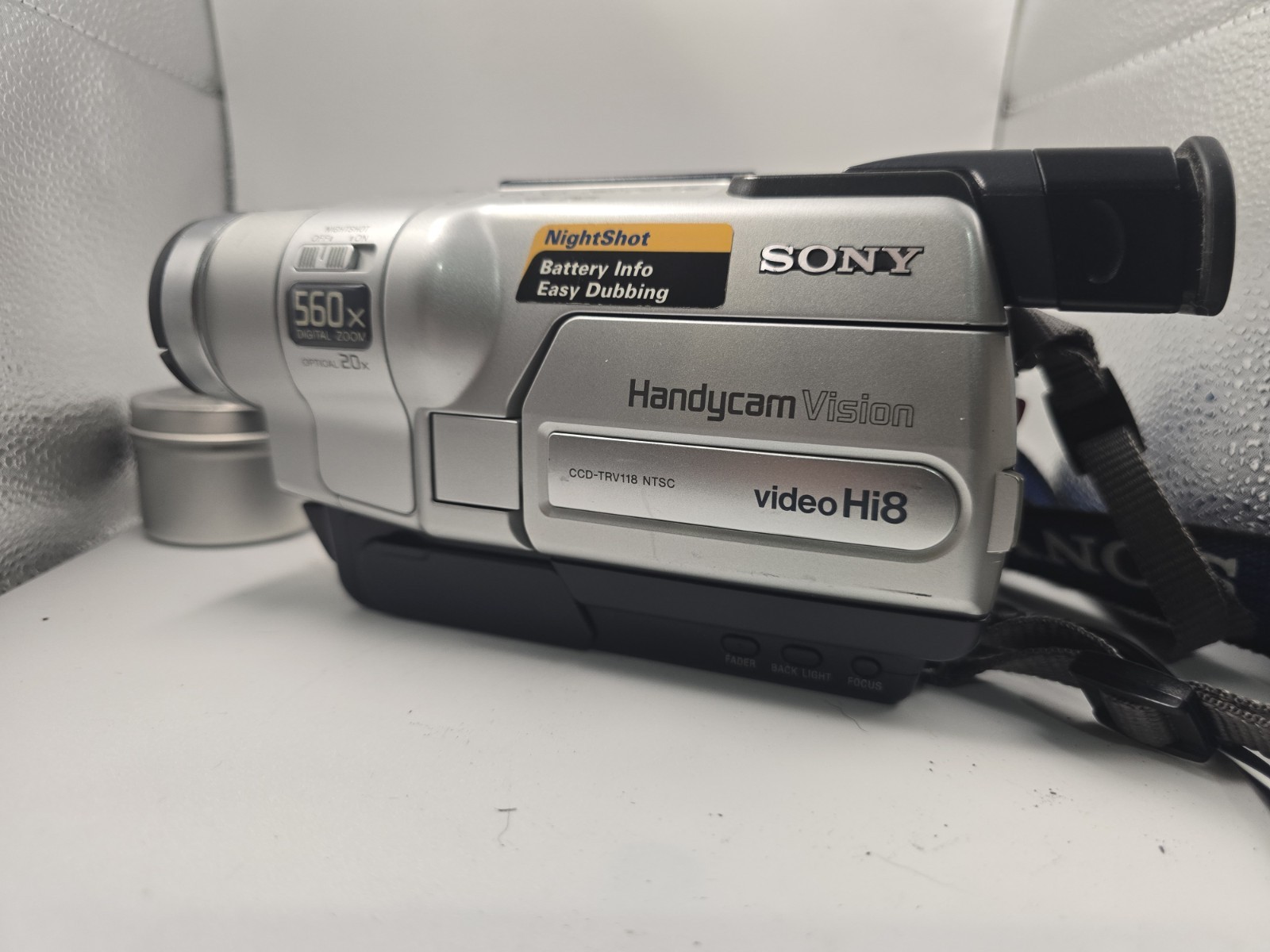 Sony Handycam CCD-TRV118 NTSC Tape Hi8 Camcorder NIGHTSHOT-T