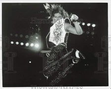 Press Photo David Lee Roth during performance - hpx21318