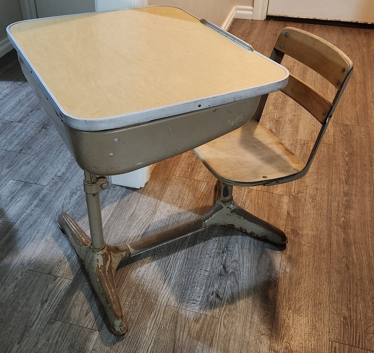 Old School Desk Antique Vintage Wooden Metal American Seating 10