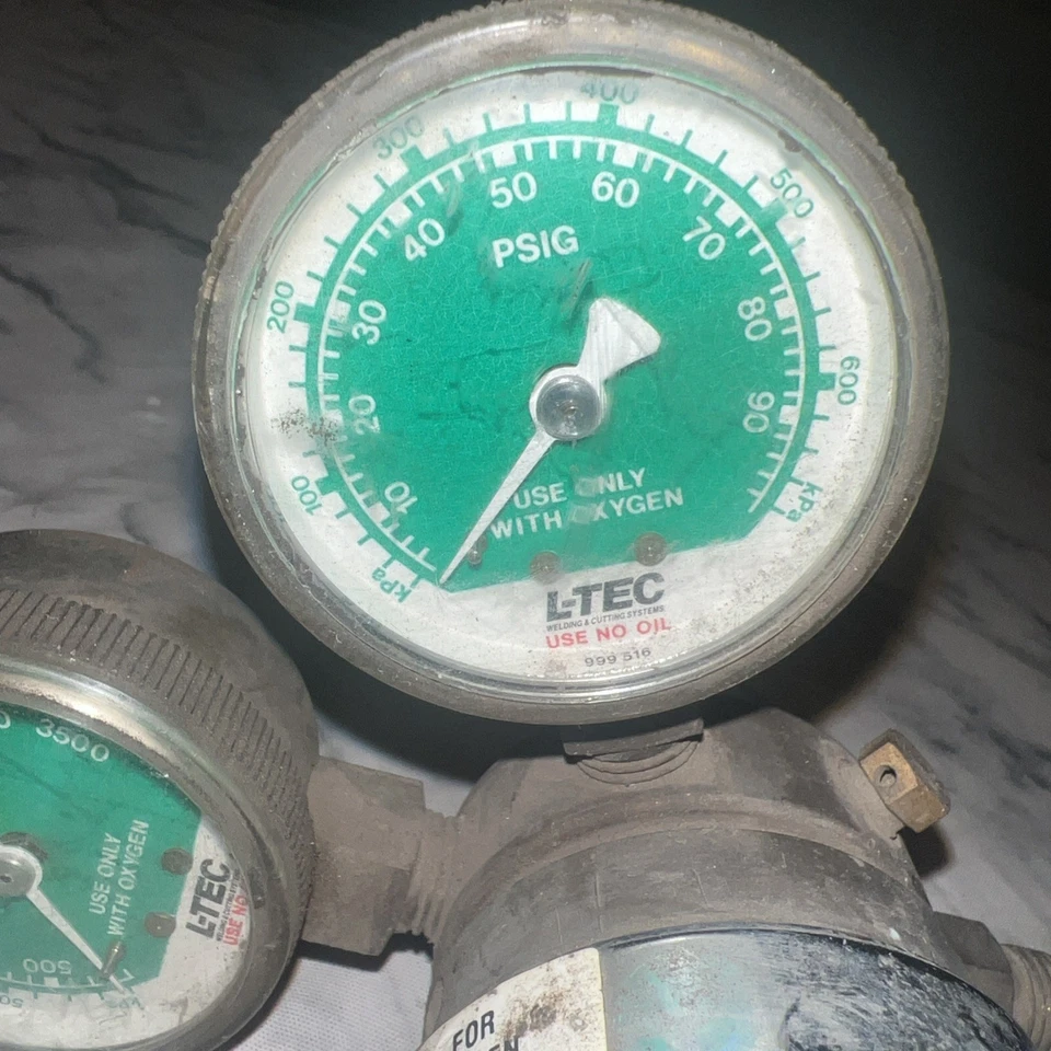 REGULADOR L TEC R-2775540A CON DOS MEDIDORES DE OXÍGENO Foto 2 de 4