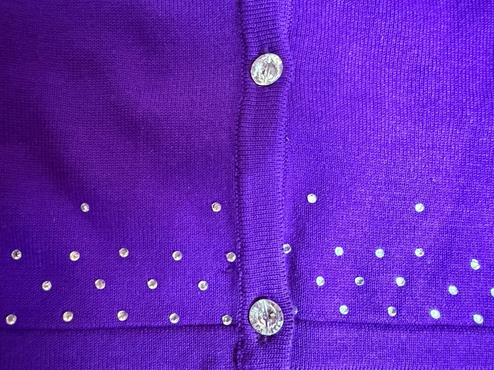 Cárdigan Suéter Quaker Factory 2X Púrpura Abotonada Elegante Secuencia Diamante De Colección Foto 4 de 4