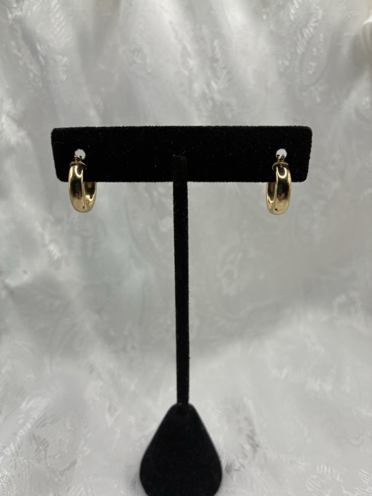 JCM 14KY Gold Stamped Hollow 3.9 mm Wide, 14.6mm Round Hoop Earrings .5 DWT