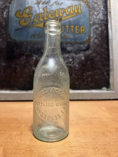 RARE MUSKOGEE OKLAHOMA I T INDIAN TERRITORY HAND BLOWN CROWN TOP SODA BOTTLE