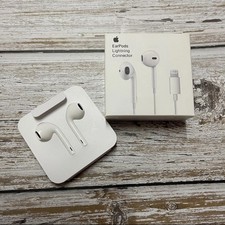 Apple Wired Earbuds With Lighting Connector