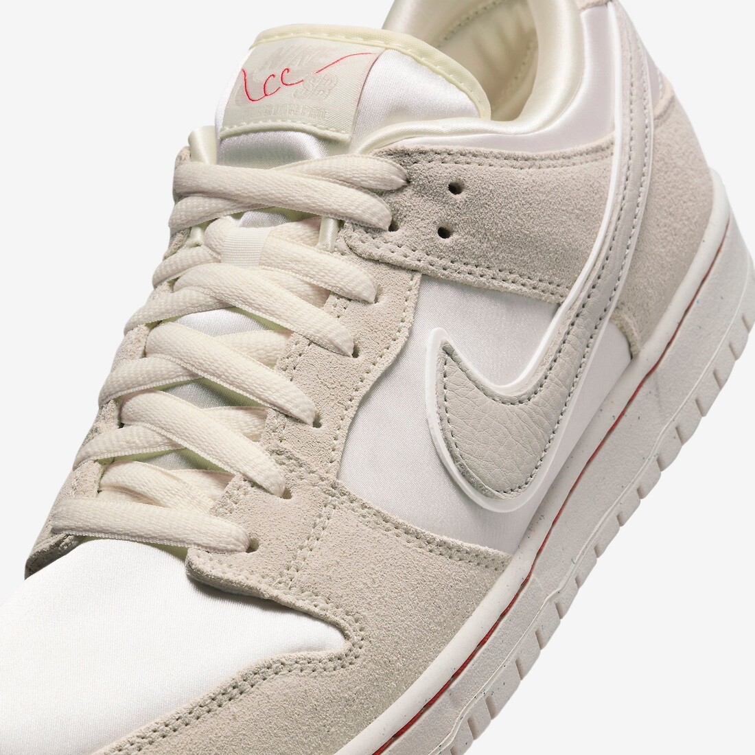 BNIB Nike SB Dunk Low City of Love Light Bone US 9.5 DS BNIB Nike SB Dunk Low City of Love Light Bone US 9.5 DS