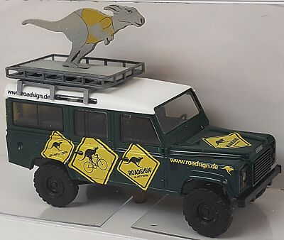 Busch NEW HO 1/87 Scale Land Rover Defender Marked for ''Roadsign'' Australia