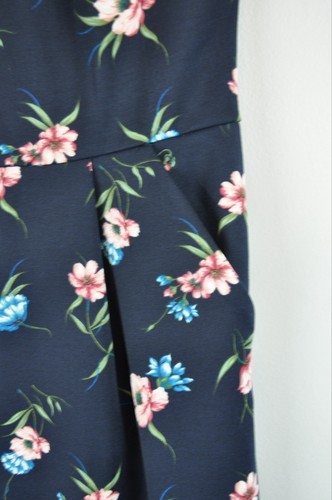 Loft Women’s Size 2 Dress Fit & Flare Navy Floral Side Pockets Short Sleeved EUC - Picture 2 of 6