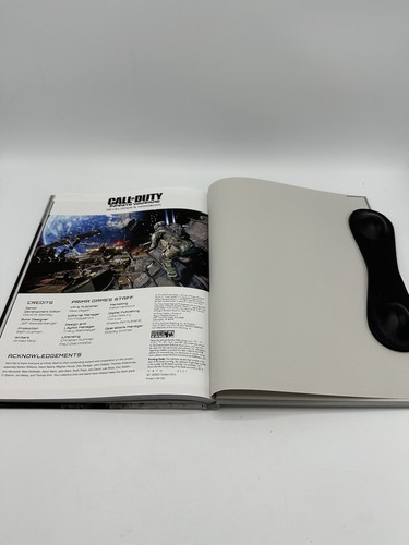 Call of Duty: Infinite Warfare Collector's Edition Book Lot Guide & Handbook - Picture 17 of 18