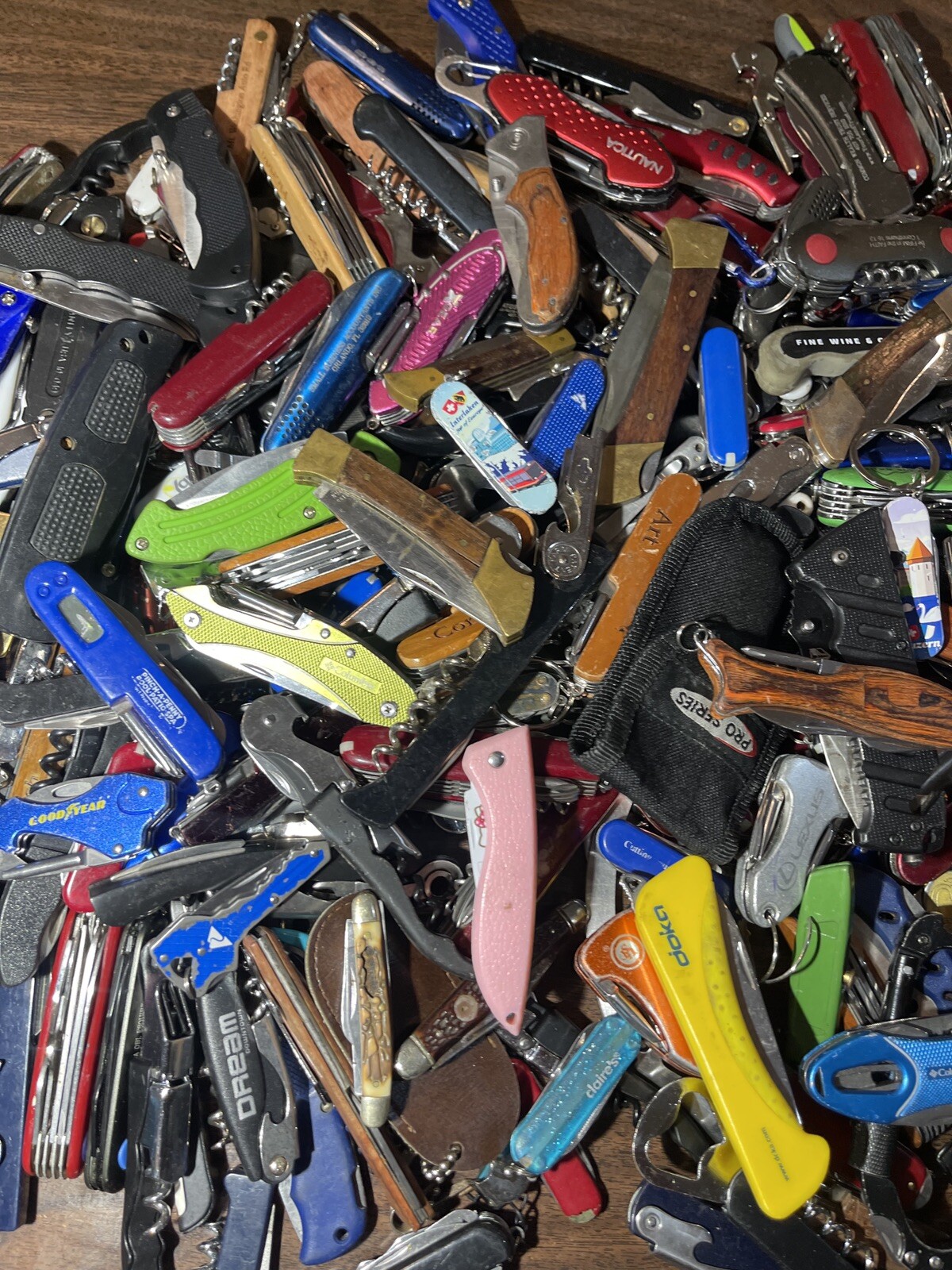 TSA Confiscated Pocket Knives/ Multitools Lot