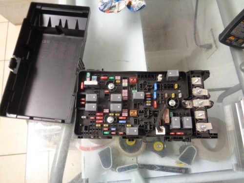 2015 CHRYSLER 200 DISTRIBUTION BOX FUSE BOX - Picture 2 of 7