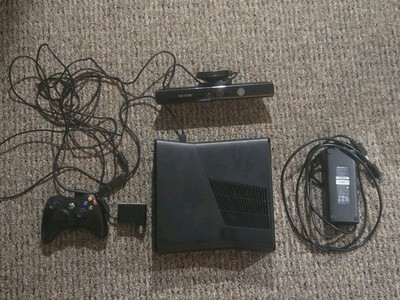 Xbox 360 S Slim Black Console Bundle with 1 Controller And Kinect