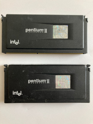 Lot of 2 Intel Pentium II 350MHz CPUs - SL2U3 - 512K/100/2.0V - Slot 1 Retro