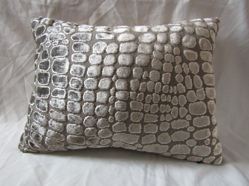 Designers Guild Velvet fabric Nabucco Cushions - Picture 39 of 58