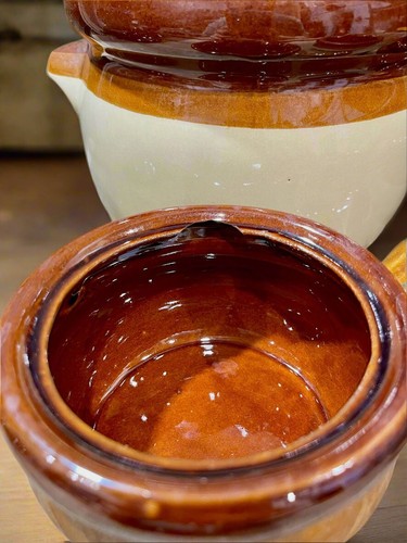 Vintage Stoneware, Crock Pot with French Onion Soup Bowls, Two Tone, Set - Picture 3 of 9