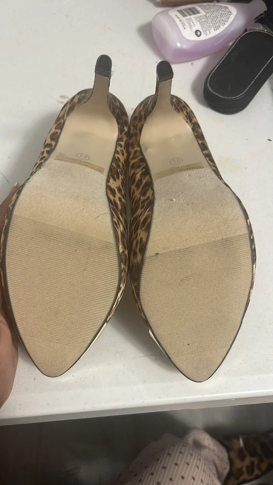 Tacones con estampado de leopardo Foto 3 de 3