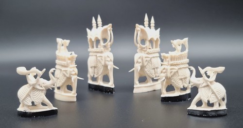 SUPER RARE INDIAN CARVED BONE FIGURAL CHESS SET IN THE RAJASTHAN STYLE 20th C. - Bild 9 von 10