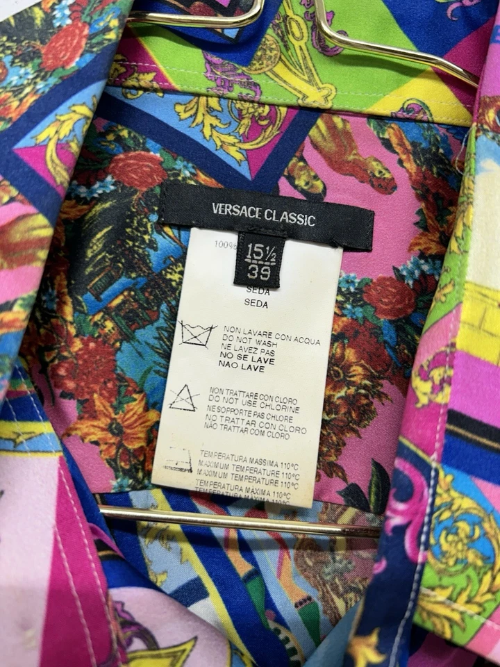Camisa barroca clásica de seda Versace vintage - estampado multicolor, talla 15 1/2 (39) Foto 3 de 4
