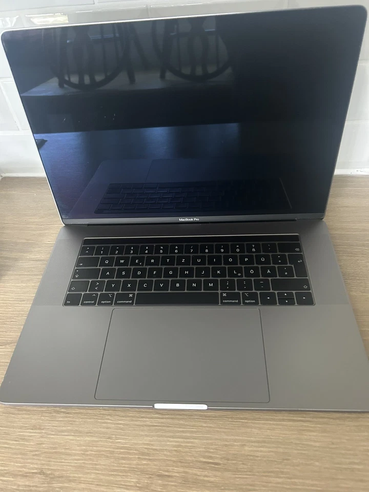 Apple MacBook Pro 15" 2018 · i9 · 16GB · 500GB, photo 2 sur 5