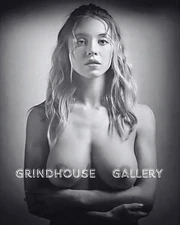 SYDNEY SWEENEY Beautiful Sexy Pin-Up Art Photo Print #18 Black & White Variant