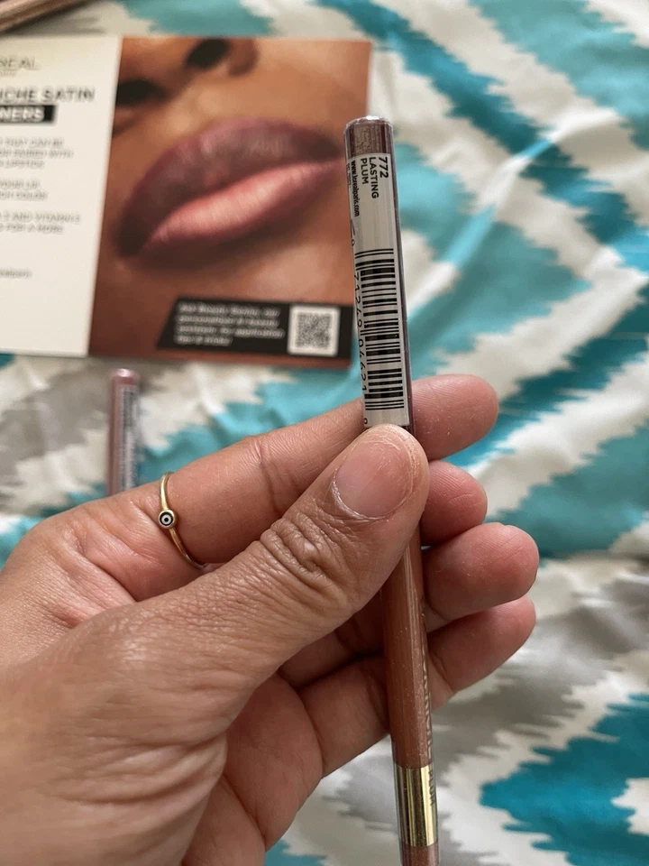 L’Oréal Colour Riche Satin Lip Liners - Set Of 4 - NEW :) Reg. $38 - Image 4 of 4