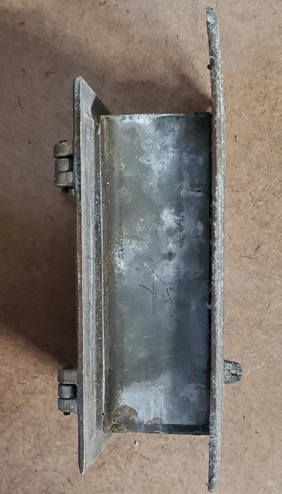 Rare Vintage Brass Art Deco Speak Easy Peep Hole , in great condition - Image 4 of 4