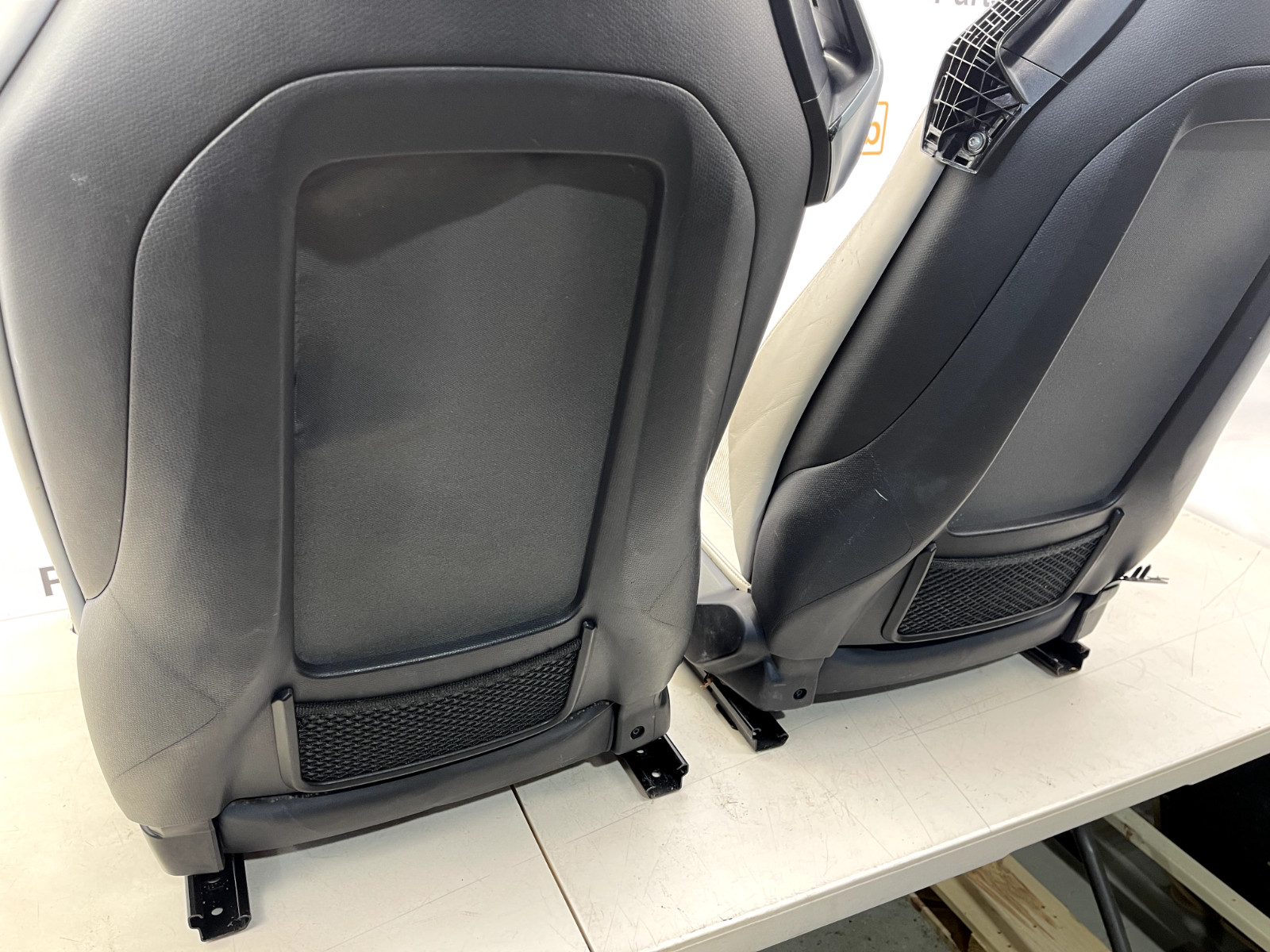 2014-2020 BMW i8 Coupe Front Left & Right Driver Passenger Gray Leather Seats