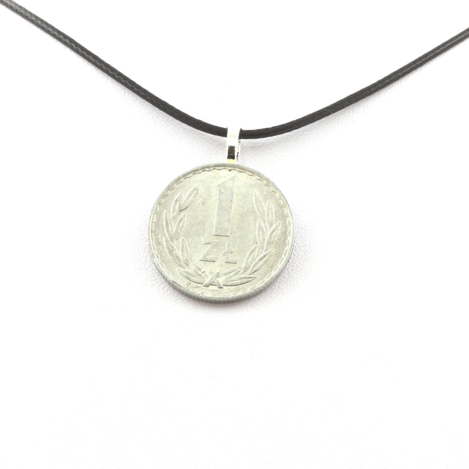 Collier pièce de monnaie Pologne 1 zloty, cordon en lin et finitions soignées