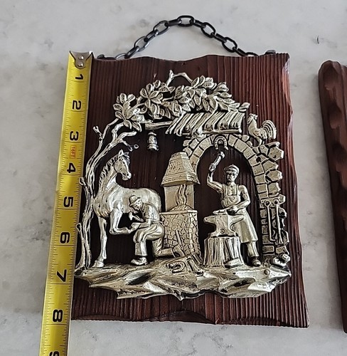 Set 2 Vintage Rustic Koziol Germany Metal Wood Decor Man Sawing Plaque Horseshoe - Picture 4 of 15