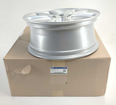 New OEM Genuine Ford 18