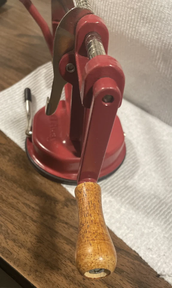 Back to Basics Pelador de hierro fundido de manzana/patata Corer Corer Pelar Foto 4 de 4