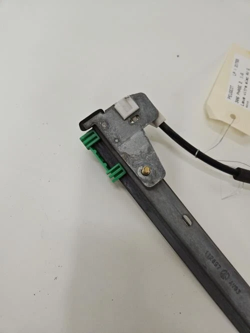 Leve vitre electrique avant gauche PEUGEOT 306 PHASE 2 9221K9 - Photo 2/4